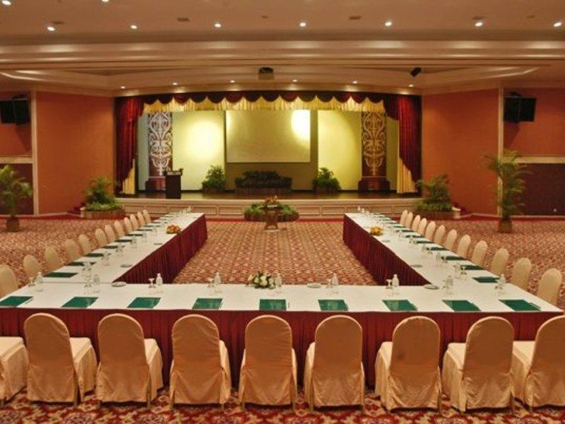 منتجع وسبا داماي بوري كوشنج المظهر الخارجي الصورة The Royal Thai Conference Centre