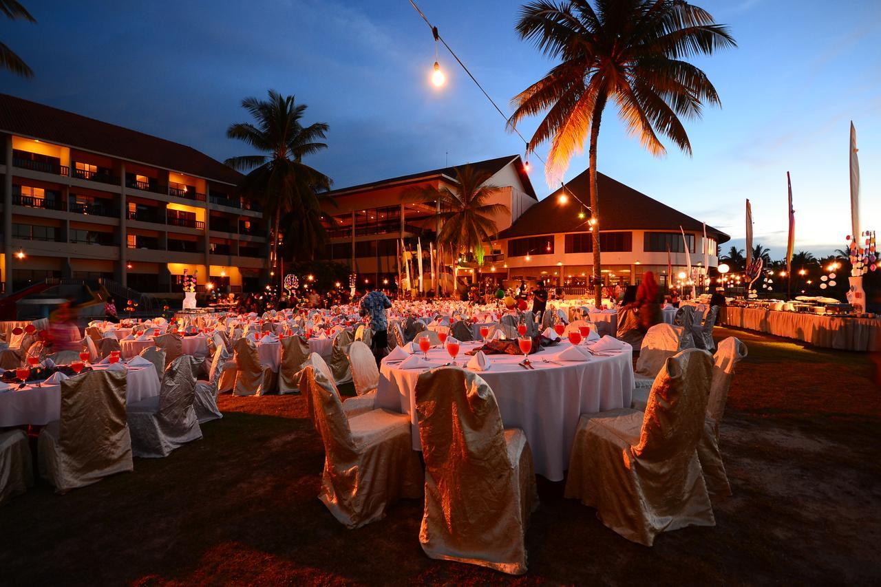 منتجع وسبا داماي بوري كوشنج المظهر الخارجي الصورة A wedding reception at the Royal Island Resort and Spa